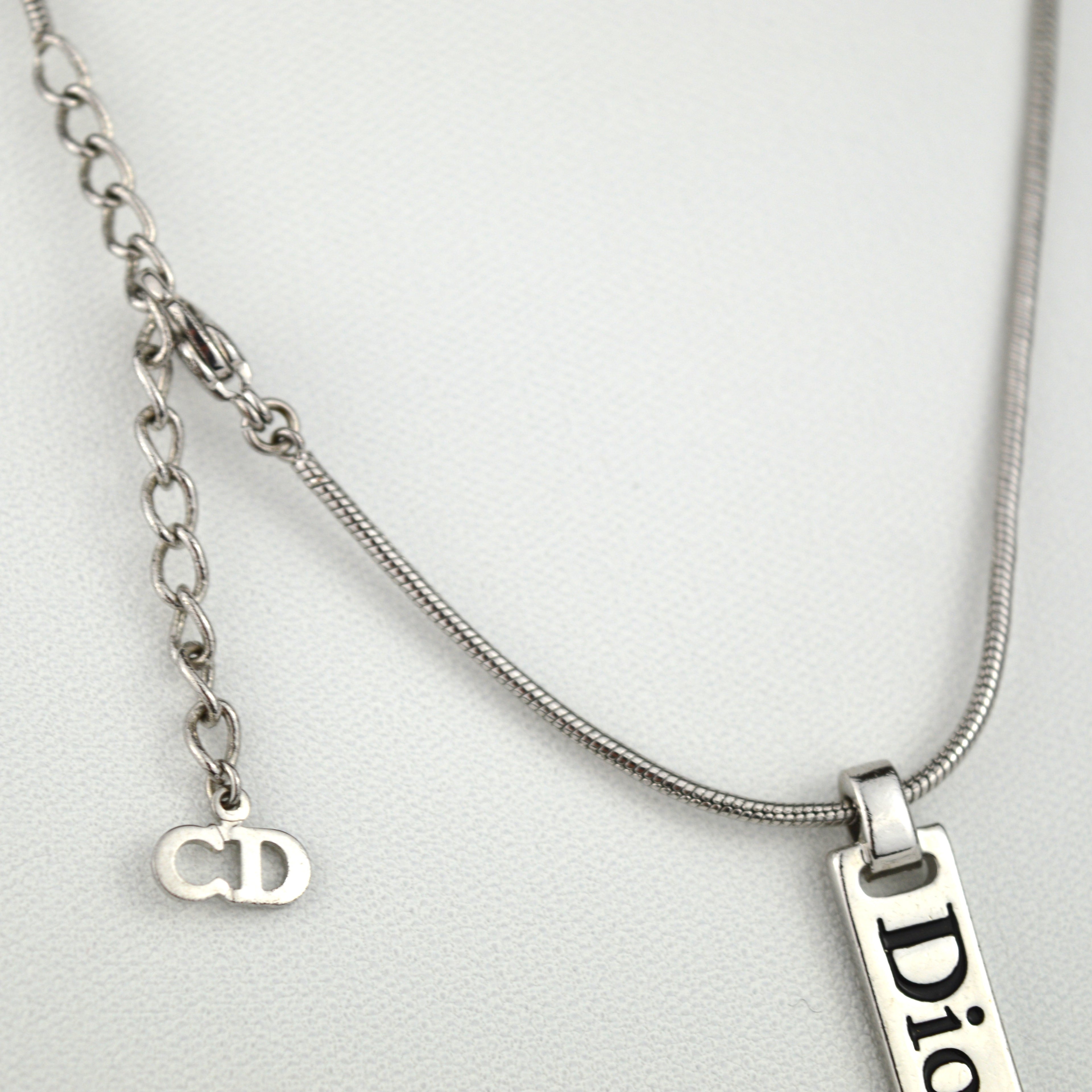 Dior Logo Label Silver Collier